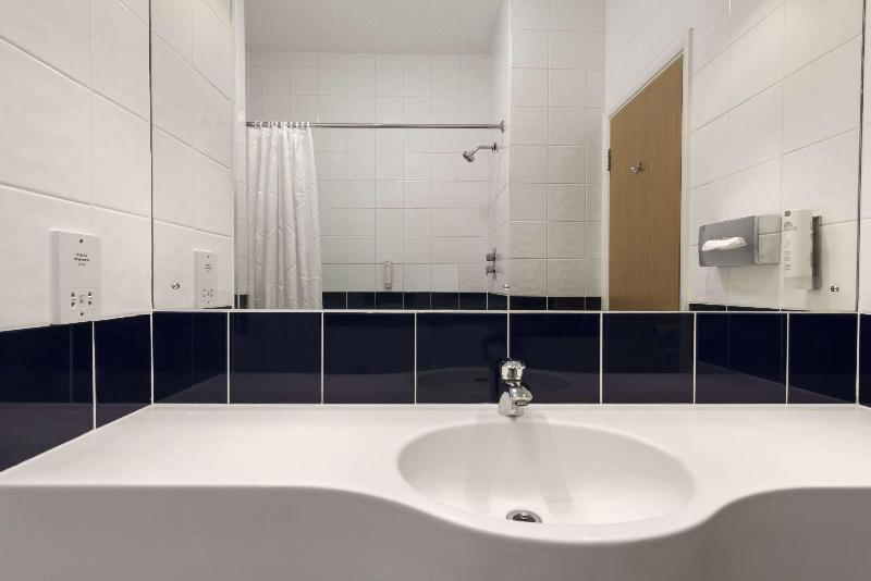 Days Inn By Wyndham Donington A50