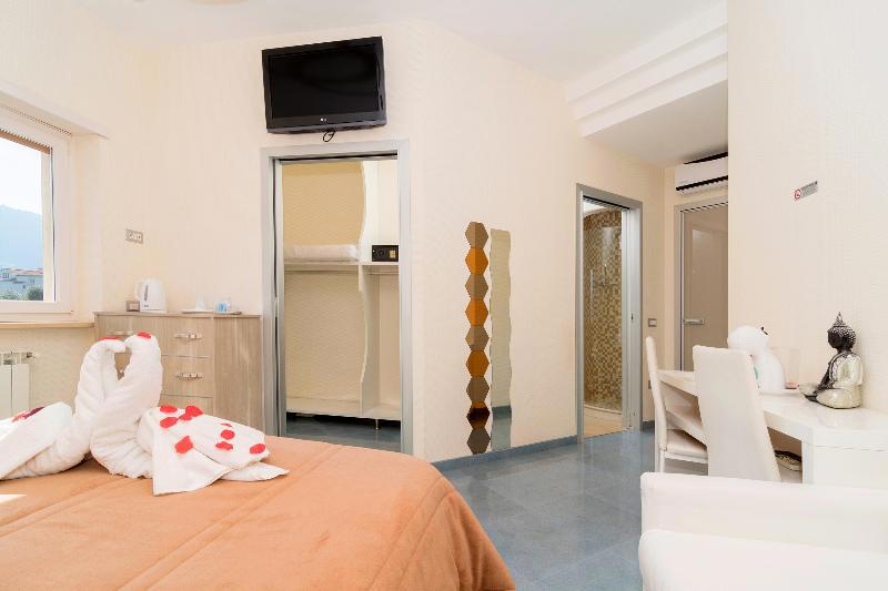 Emily Suites galeri fotoğrafı