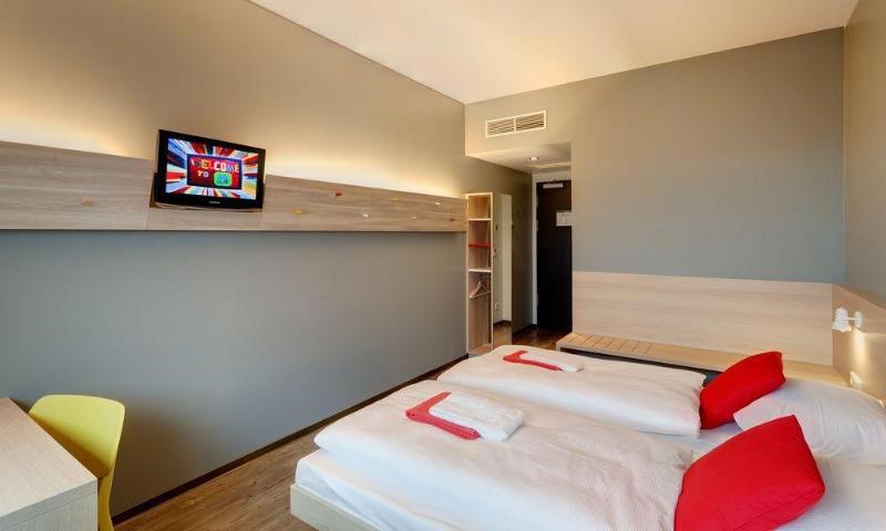 Meininger Hotel Berlin Airport fotoğrafı