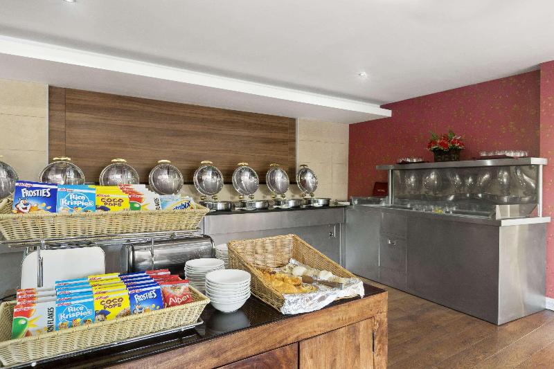 Ramada By Wyndham Oldbury Birmingham