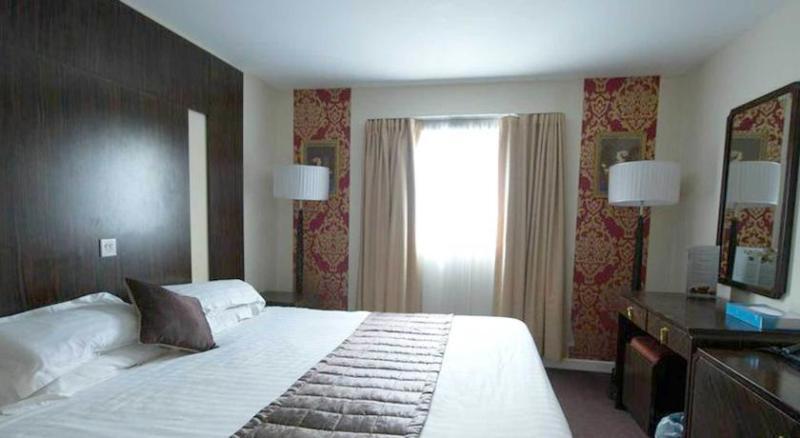Ramada By Wyndham Oldbury Birmingham