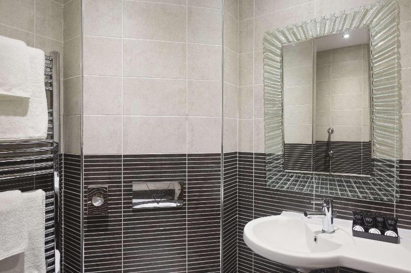 Ramada By Wyndham Oldbury Birmingham