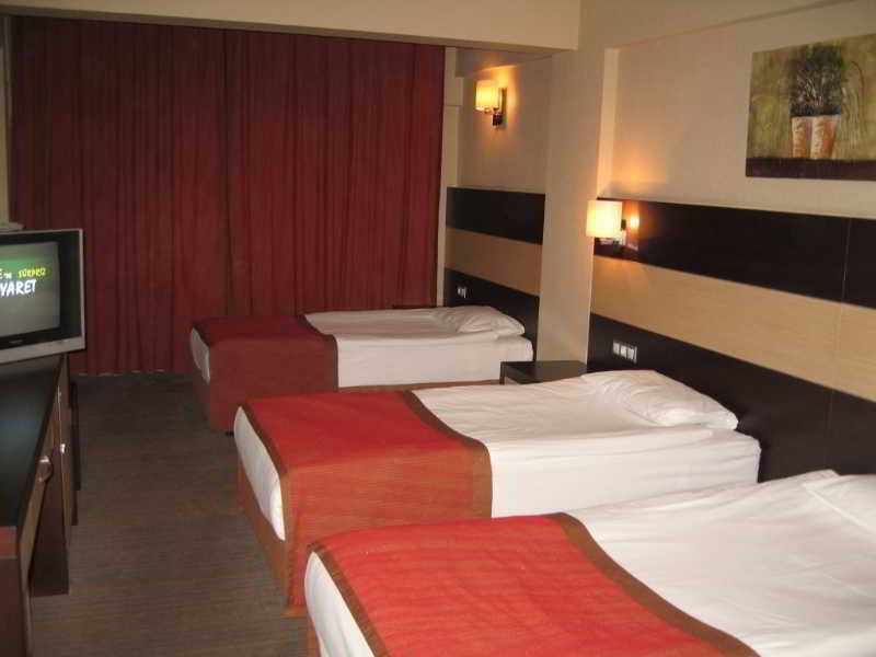 Mom Hotel fotoğrafı