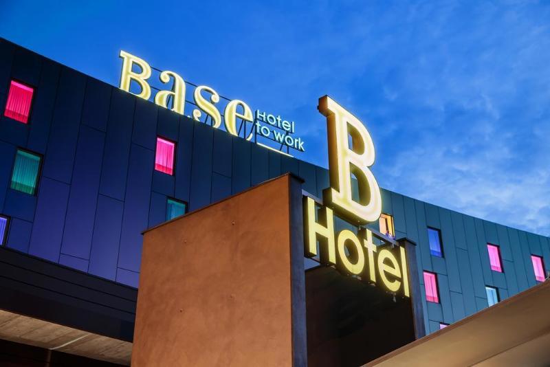 Base Hotel fotoğrafı