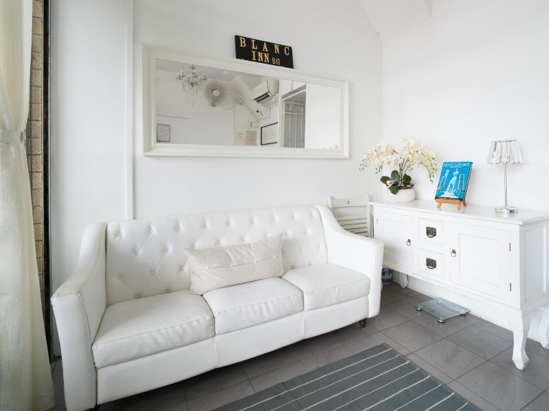 Blanc Inn (Adults Only)