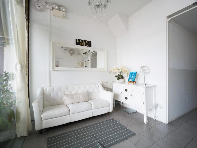Blanc Inn (Adults Only)