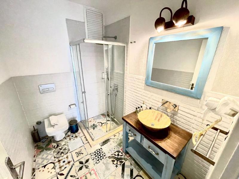 SUITE, CITY VIEW