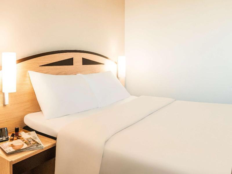 Ibis Rotherham East - M18 - M1