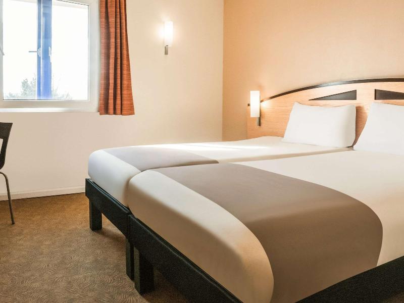 Ibis Rotherham East - M18 - M1
