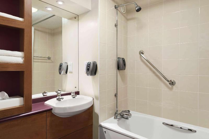 Days Inn By Wyndham Cannock Norton Canes M6 Toll