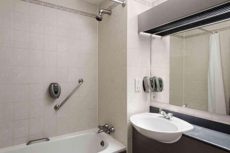 Days Inn By Wyndham Cannock Norton Canes M6 Toll