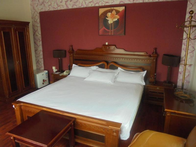 Adot Tina Hotel