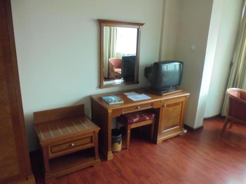 Adot Tina Hotel