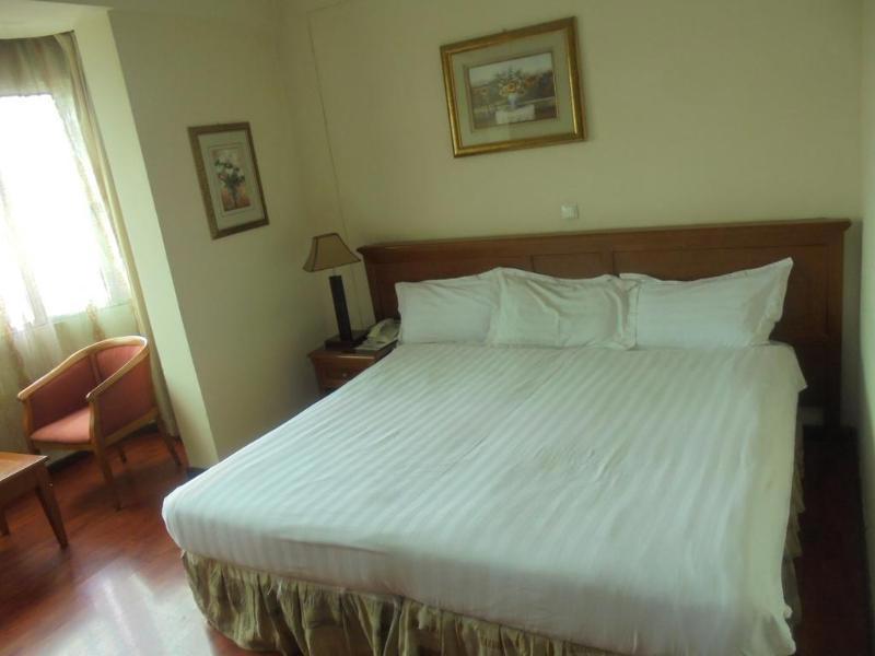 Adot Tina Hotel