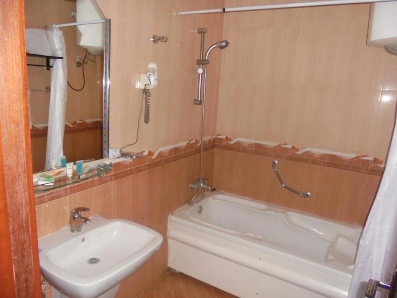 Adot Tina Hotel
