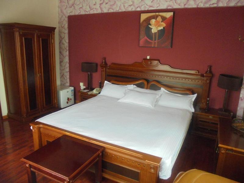 Adot Tina Hotel