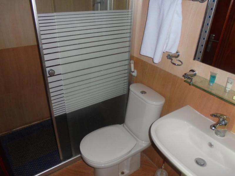 Adot Tina Hotel