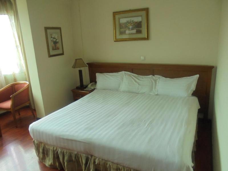 Adot Tina Hotel