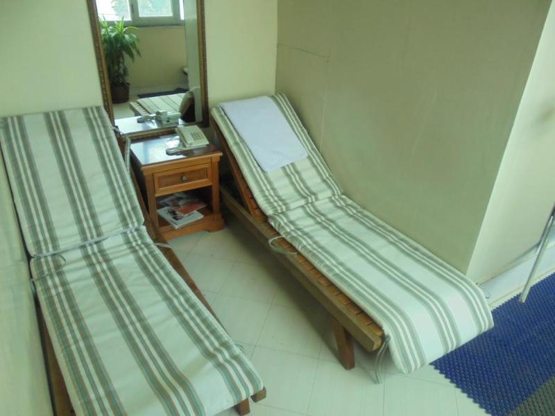 Adot Tina Hotel