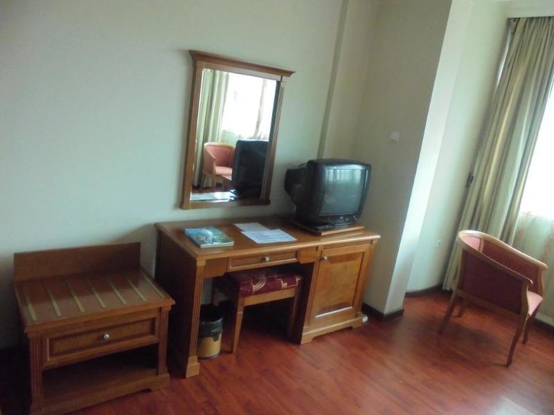 Adot Tina Hotel