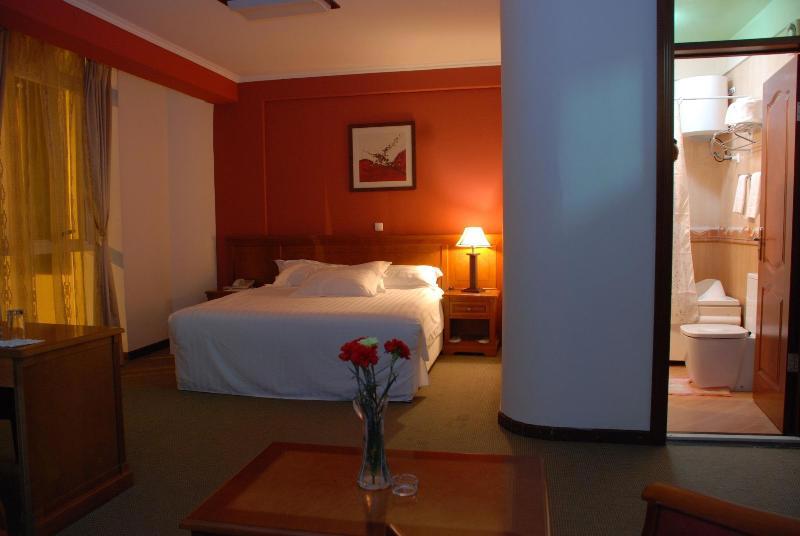 Adot Tina Hotel