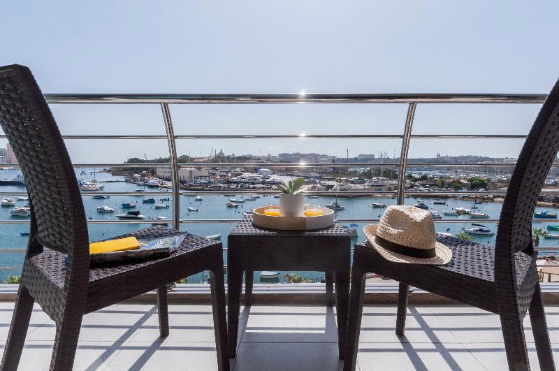 Blubay Apartments By St Hotels