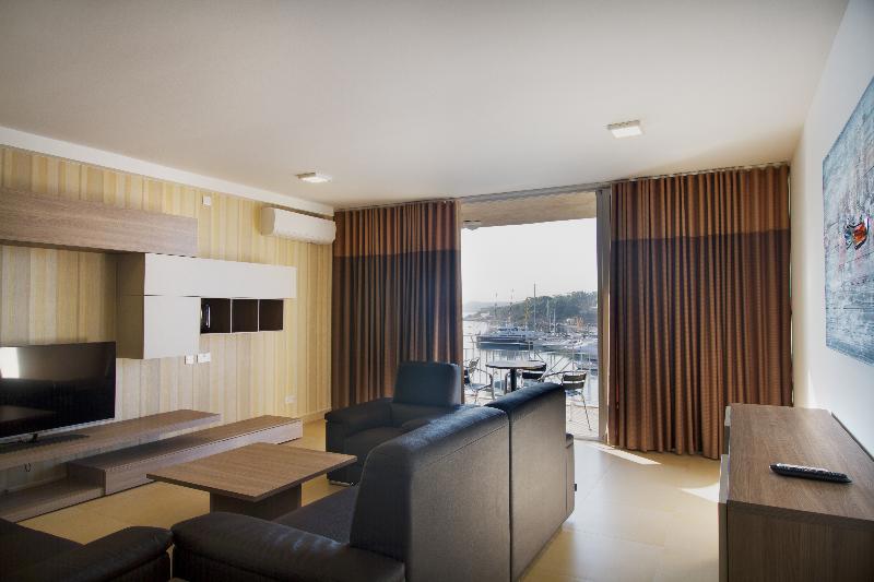 Blubay Apartments By St Hotels