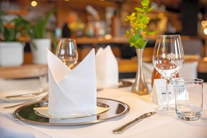 Hotel Restaurant Gruner Baum und Altes Tor galeri fotoğrafı