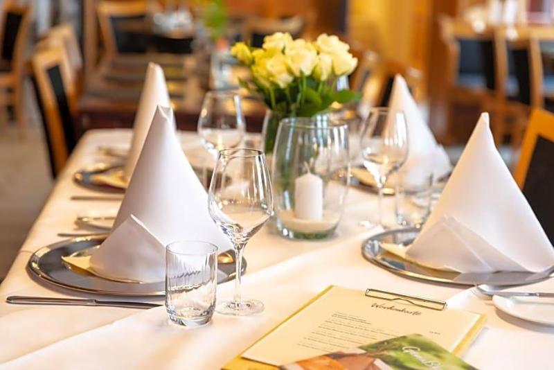Hotel Restaurant Gruner Baum und Altes Tor galeri fotoğrafı