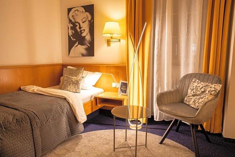 Hotel Restaurant Gruner Baum und Altes Tor galeri fotoğrafı