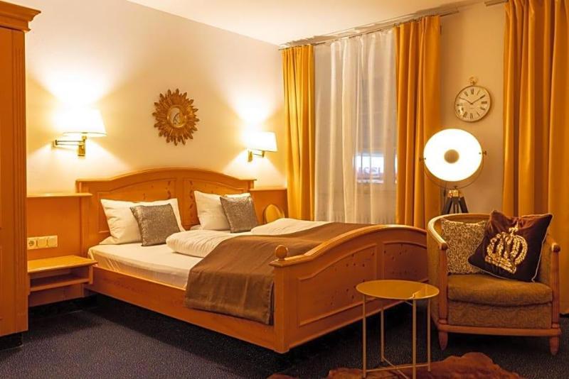 Hotel Restaurant Gruner Baum und Altes Tor galeri fotoğrafı