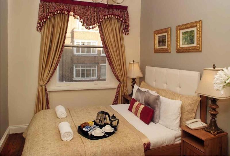 Piccolino Hyde Park Hotel