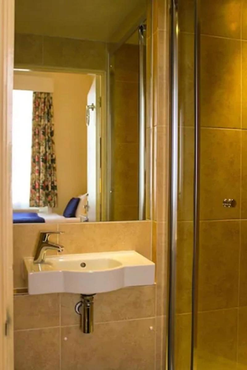 Blades Hotel