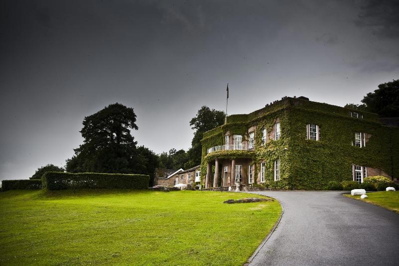 Wood Hall Hotel And Spa