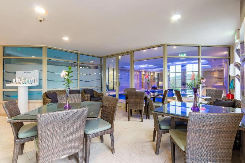 Wood Hall Hotel And Spa