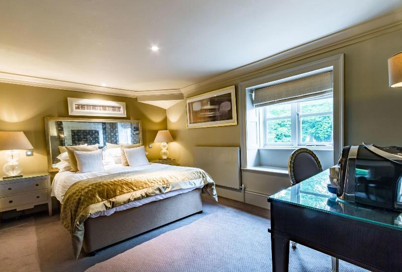 Wood Hall Hotel And Spa