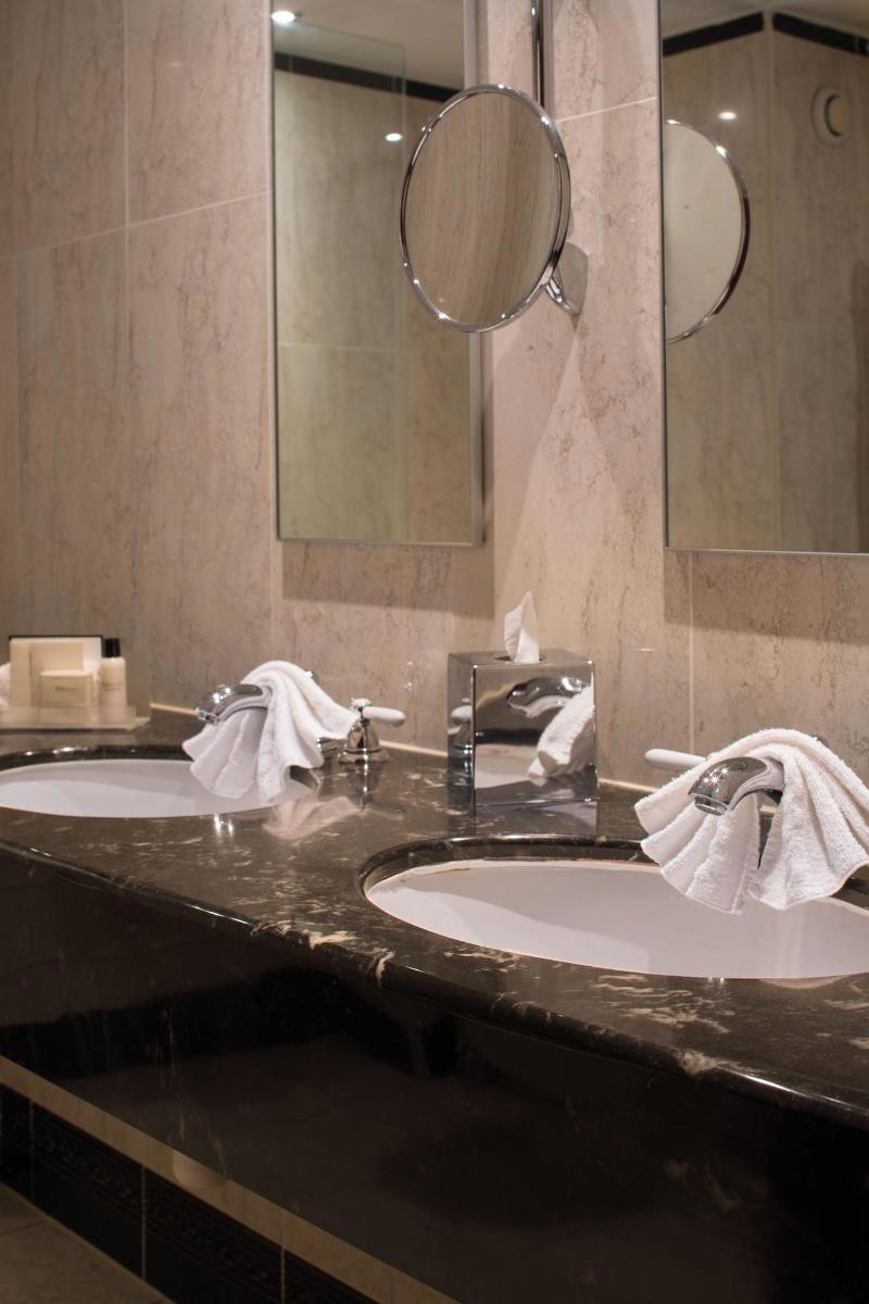 Wood Hall Hotel And Spa