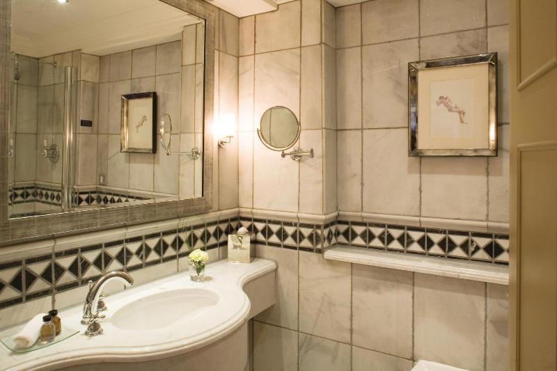 Wood Hall Hotel And Spa