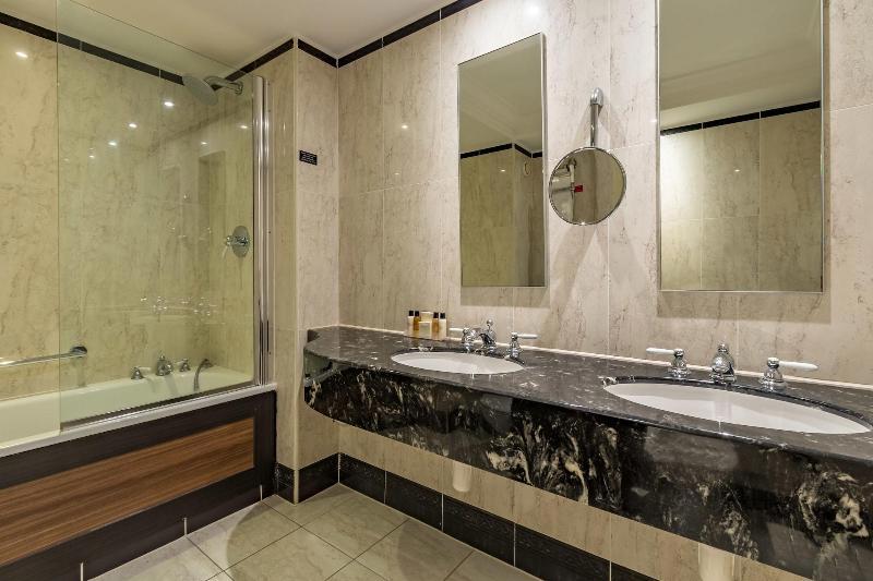 Wood Hall Hotel And Spa