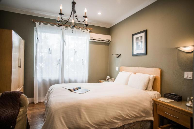 Double Junior Suite (full double bed) (king size bed)