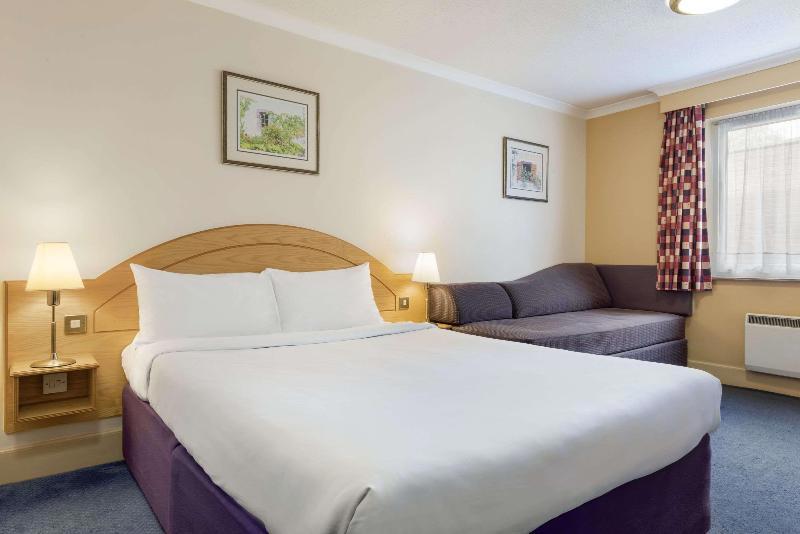 Days Inn By Wyndham Watford Gap
