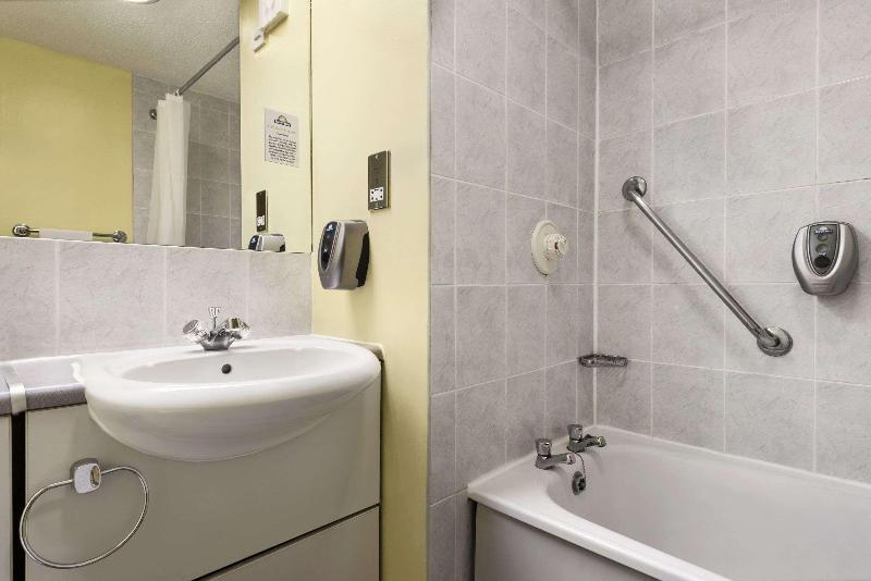 Days Inn By Wyndham Watford Gap