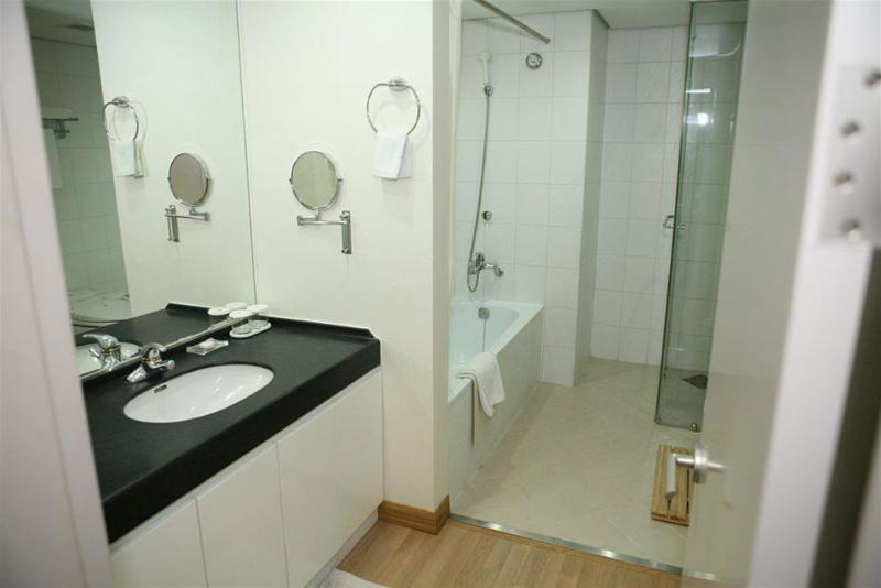 Gumi Century Hotel