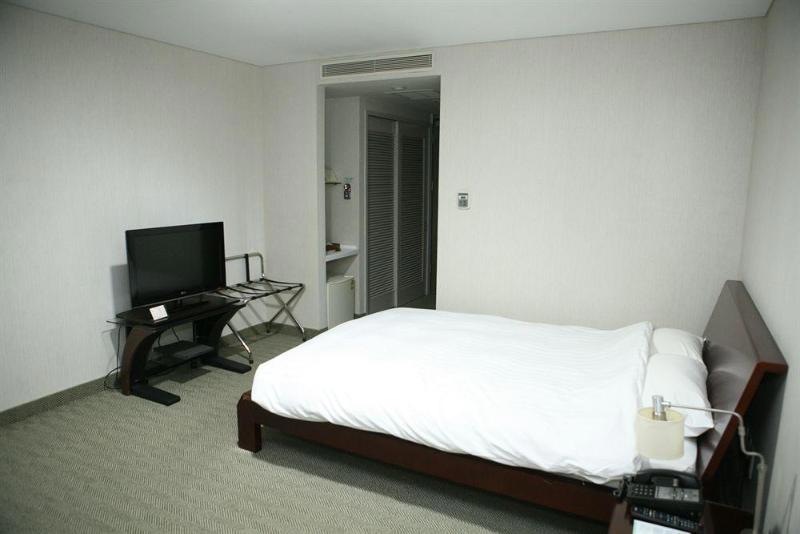 Gumi Century Hotel