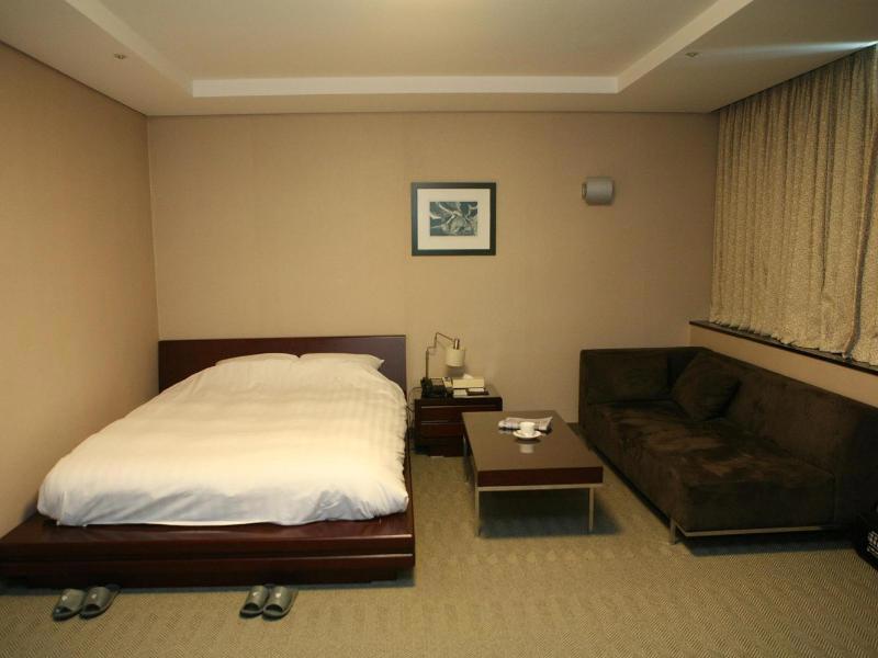 Gumi Century Hotel
