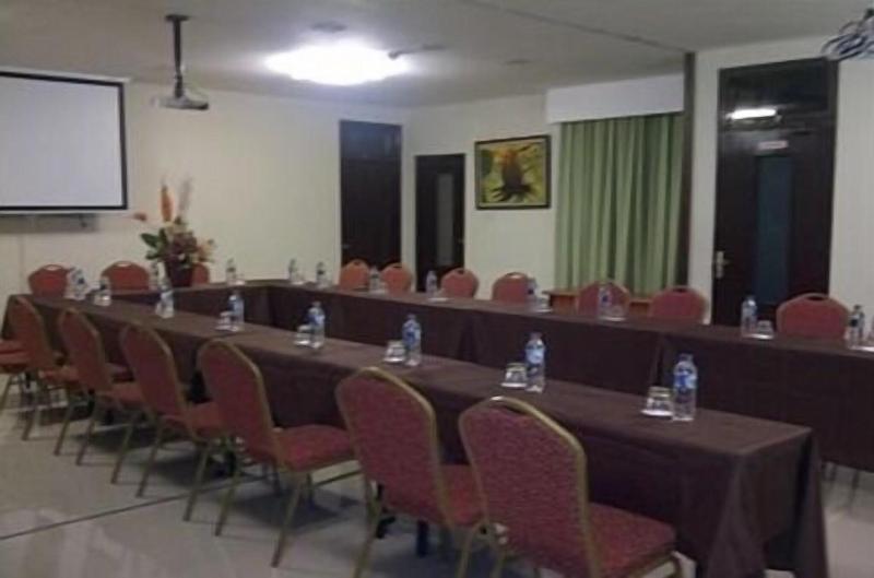 Bamboo Inn Hotel & Cafe