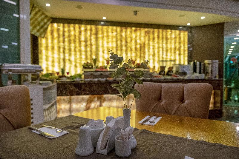 S White Hotel fotoğrafı
