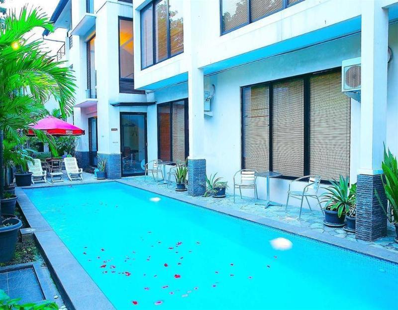 Arimbi Pejaten Suites