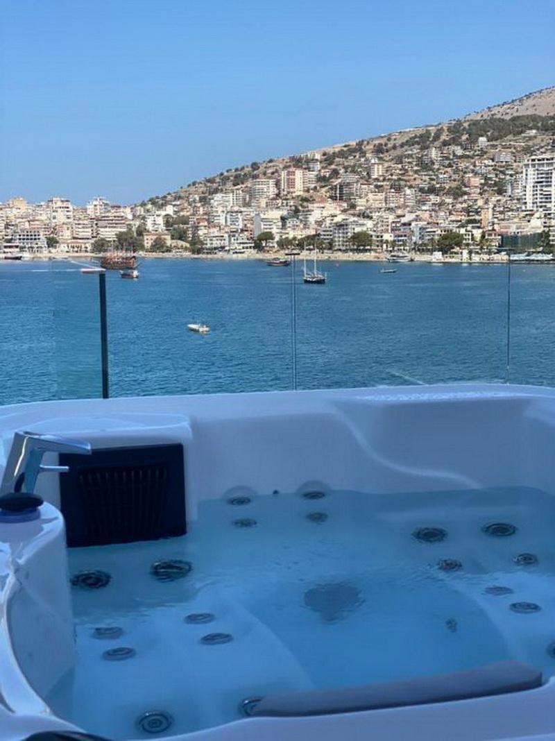 Demi Hotel
