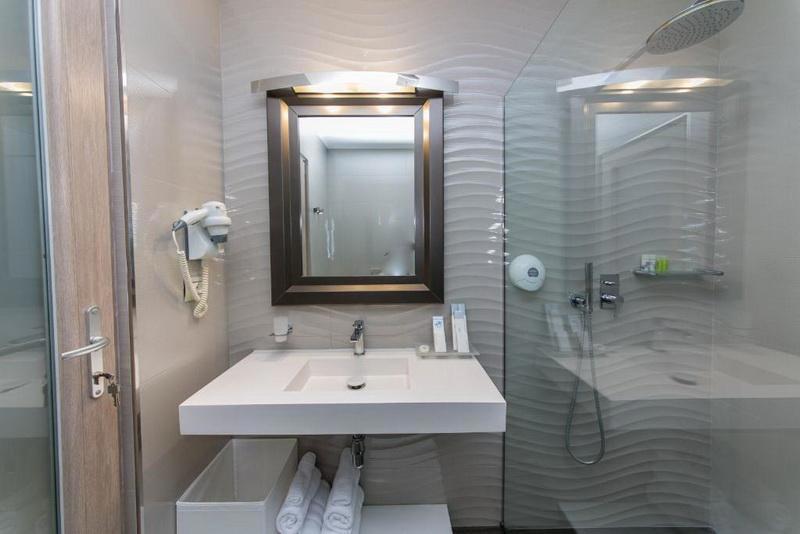 Demi Hotel